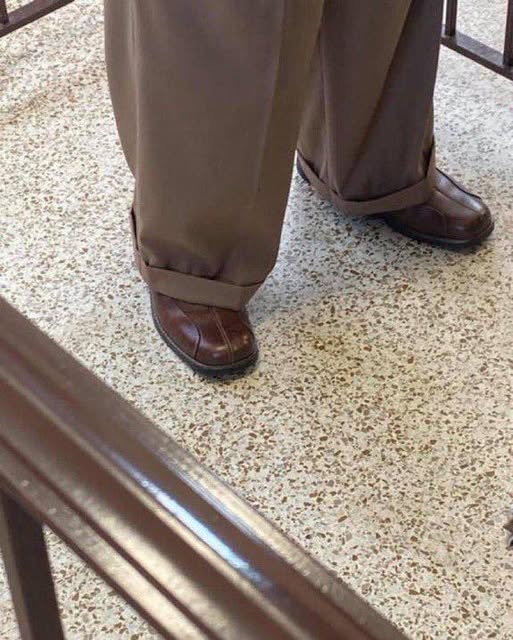 Pode ser uma imagem de brogues