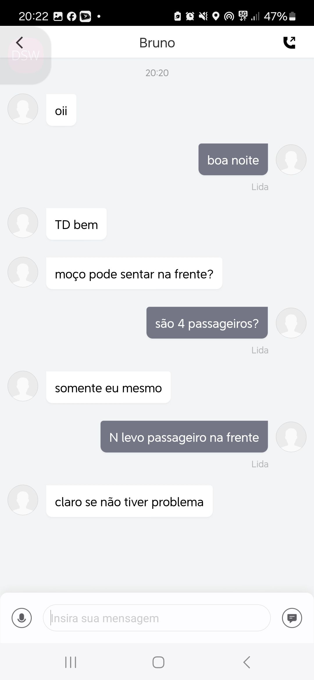 Pode ser uma imagem de telefone e texto que diz "20:22 < 47% Bruno এ 20:20 oii boa noite Lida TD bem moço pode sentar na frente? são 4 passageiros? Lida somenteeumesmo somente eu mesmo N levo passageiro na frente Lida claro se não tiver problema |Insira sua Insirasuamensagem mensagem |||"