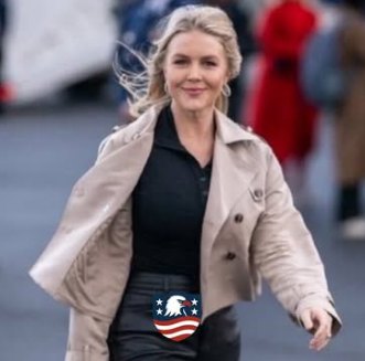 Pode ser uma imagem de uma ou mais pessoas e cabelo loiro