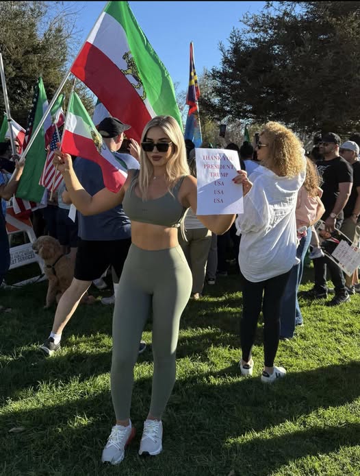 Pode ser uma imagem de texto que diz "THANK nA OU PRESIDENT DENT PRESI TRUMP P IP TRU ESA USA USA LSA የገግ 브백 ลีน"