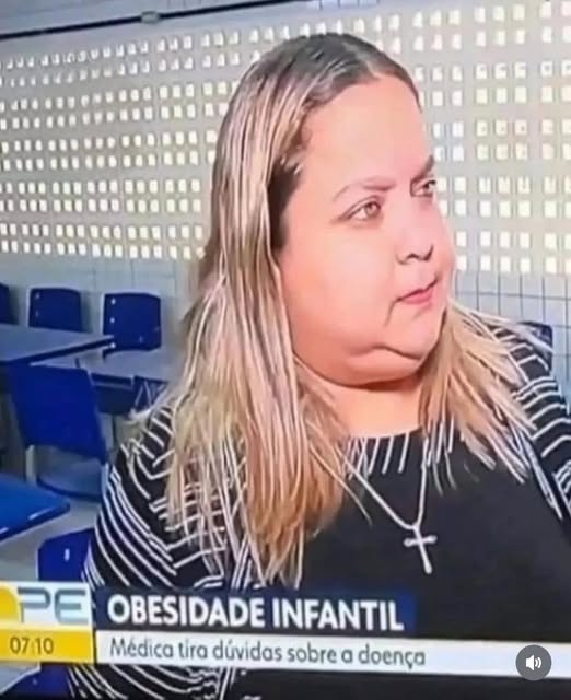 Pode ser uma imagem de sala de redação e texto que diz "PE OBESIDADE INFANTIL 0710 Médica tira dúvidas sobre a doença"